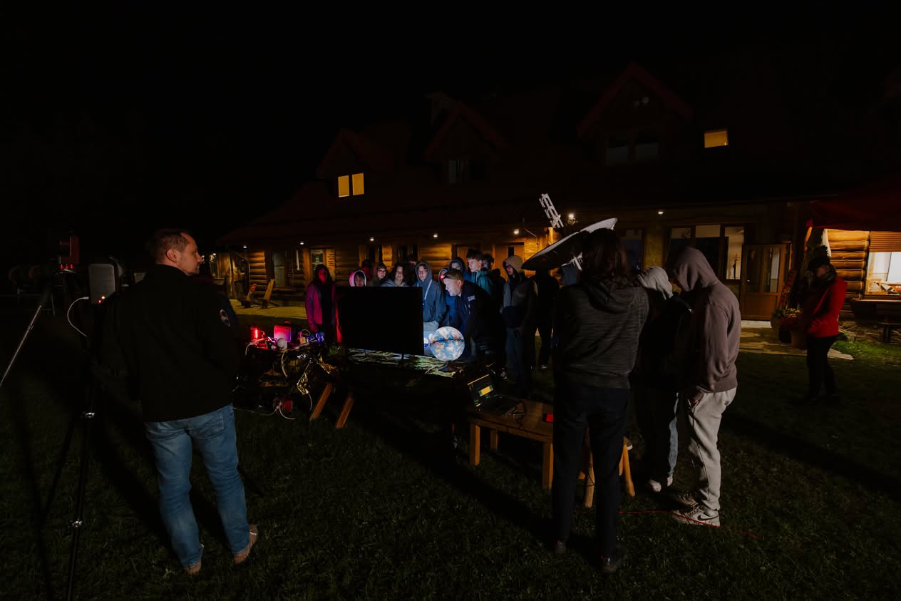 Nocne zajęcia przed ośrodkiem w Bezmiechowej