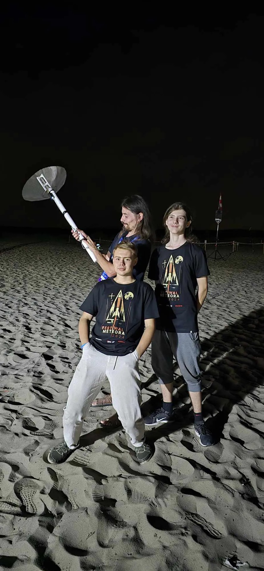 Festiwal Meteor 2024 na Pustyni Błędowskiej – nocne testy anteny Helicone 1700 MHz na wydmach
