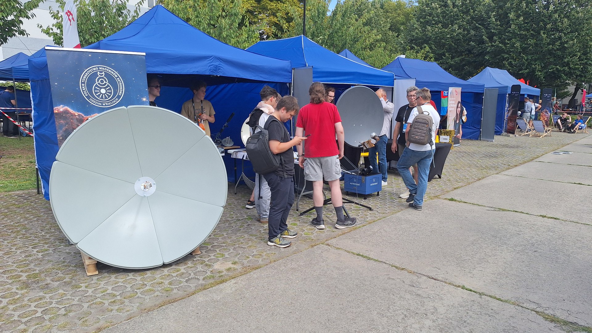 Czasza 1.8m Sanwei oraz offset na stoisku