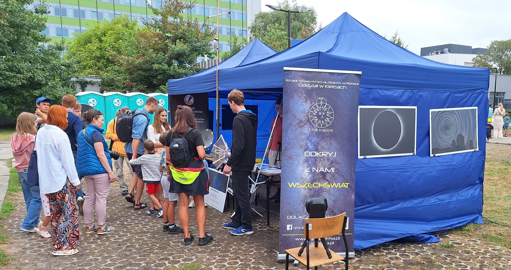 Roll-up PTMA i wystawa fotografii