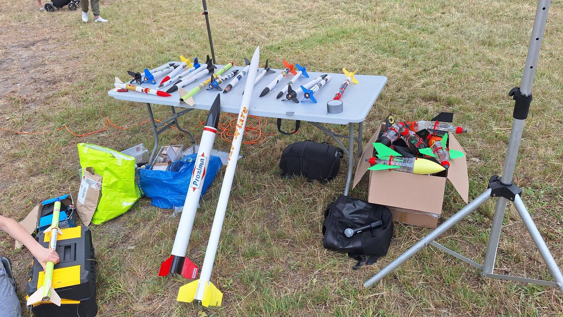 Modele rakiet i wyrzutnie przygotowane przez koło Rocket Forge PŁ