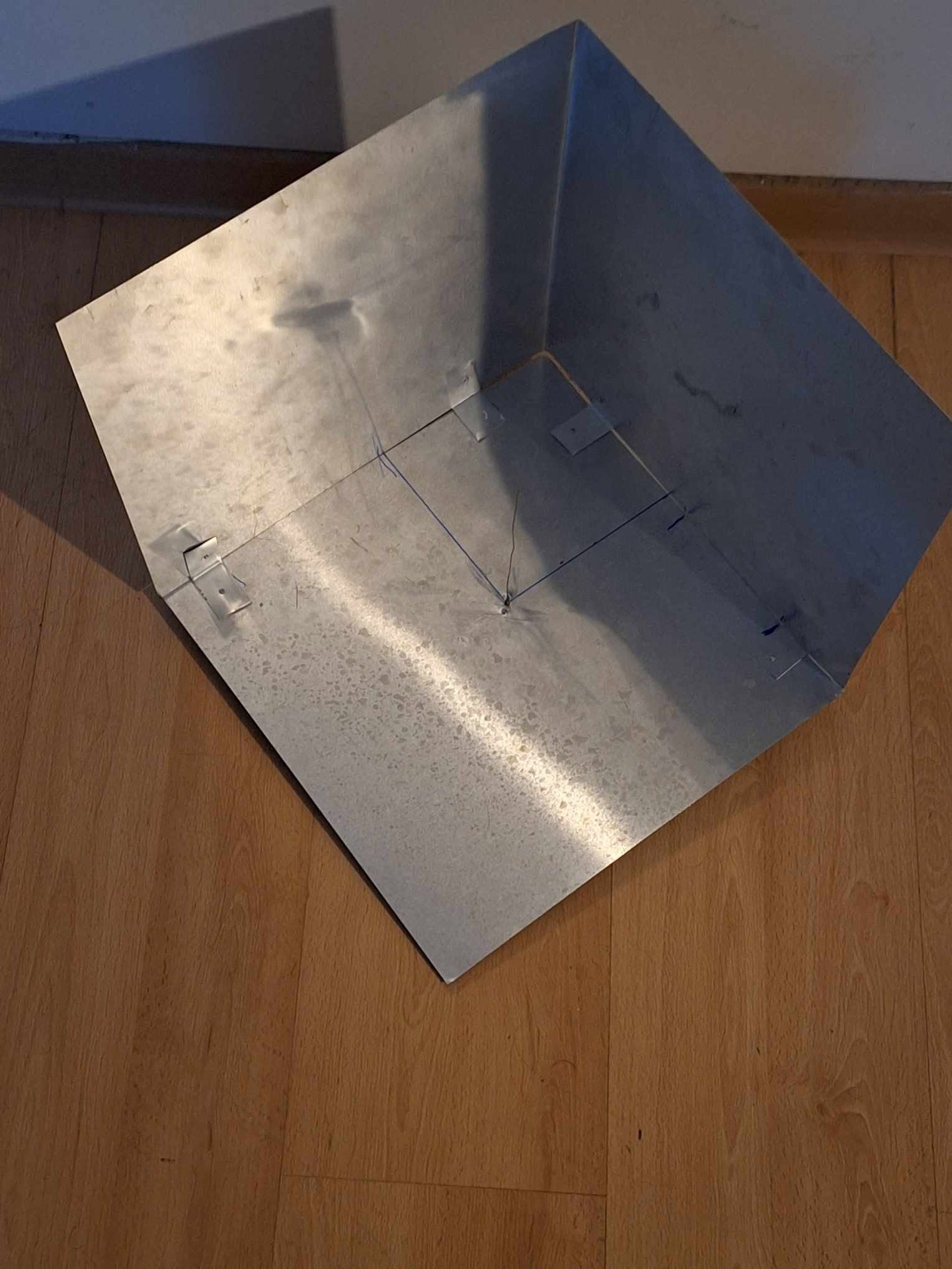 Pierwszy prototyp reflektora narożnego 3D z blachy