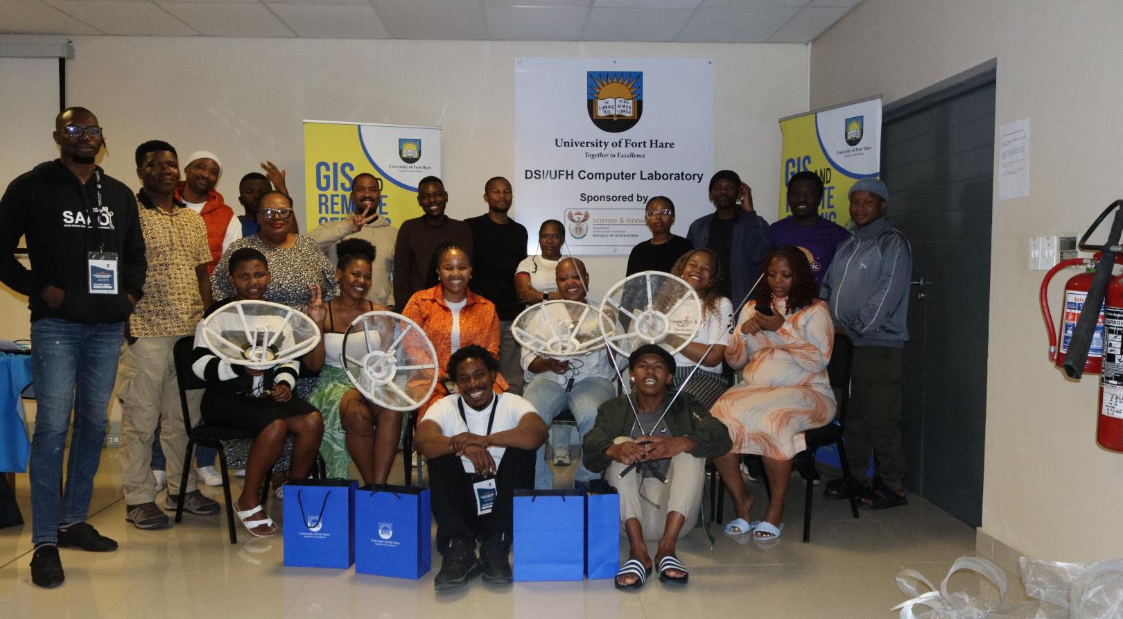 Warsztaty SARAO w RPA: Jak projekt anteny Helicone trafił na University of Fort Hare